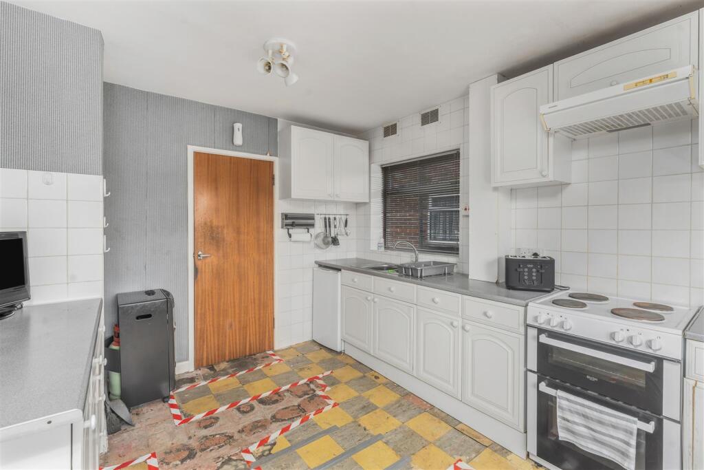 23 Cherry Road, Banbury-6.jpg