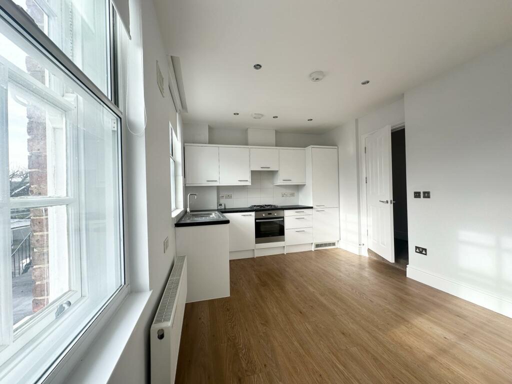 2 KITCHEN.JPG