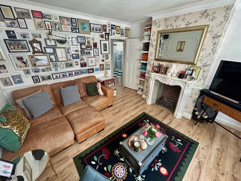 lounge 2.jpg