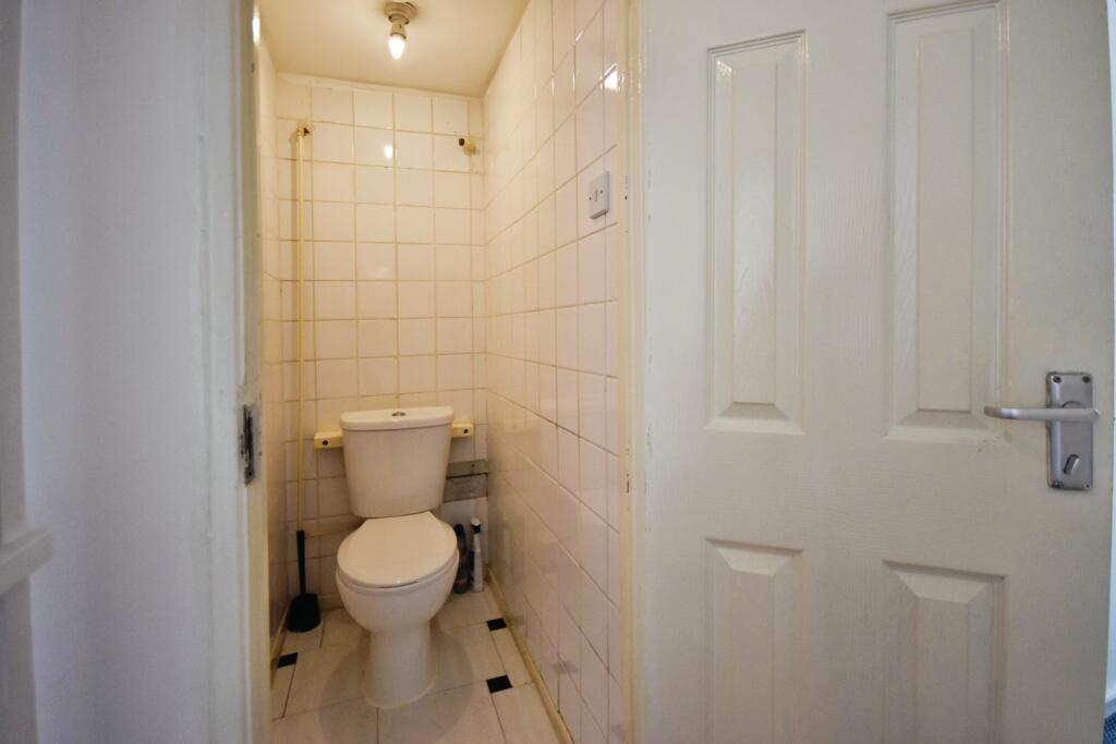 pbox-bathroom-334133.JPG