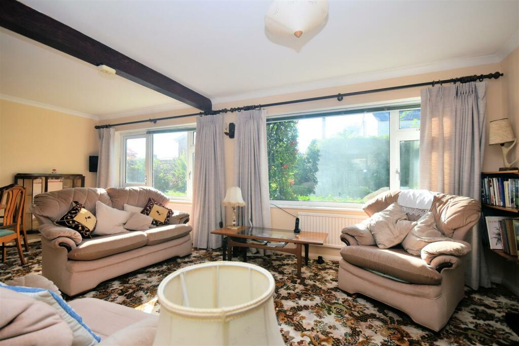 Sitting room 1.jpg