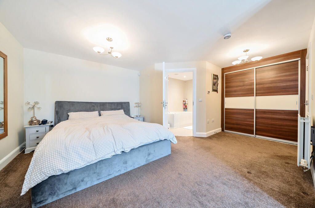 1272690-9-6836f7c...