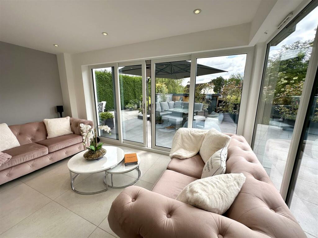 GARDEN ROOM/SNUG