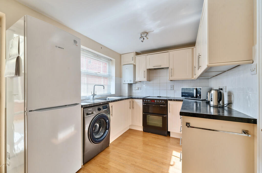 1313759-15-685981...