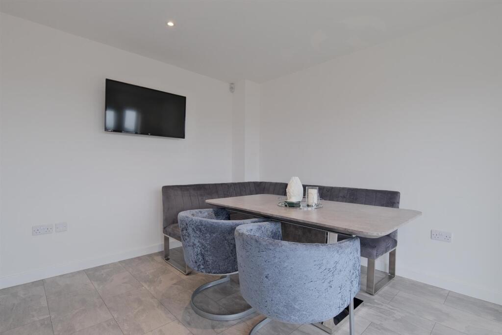 008-31 Ardencraig Terrace, Glasgow, G45 9BJ.jpg