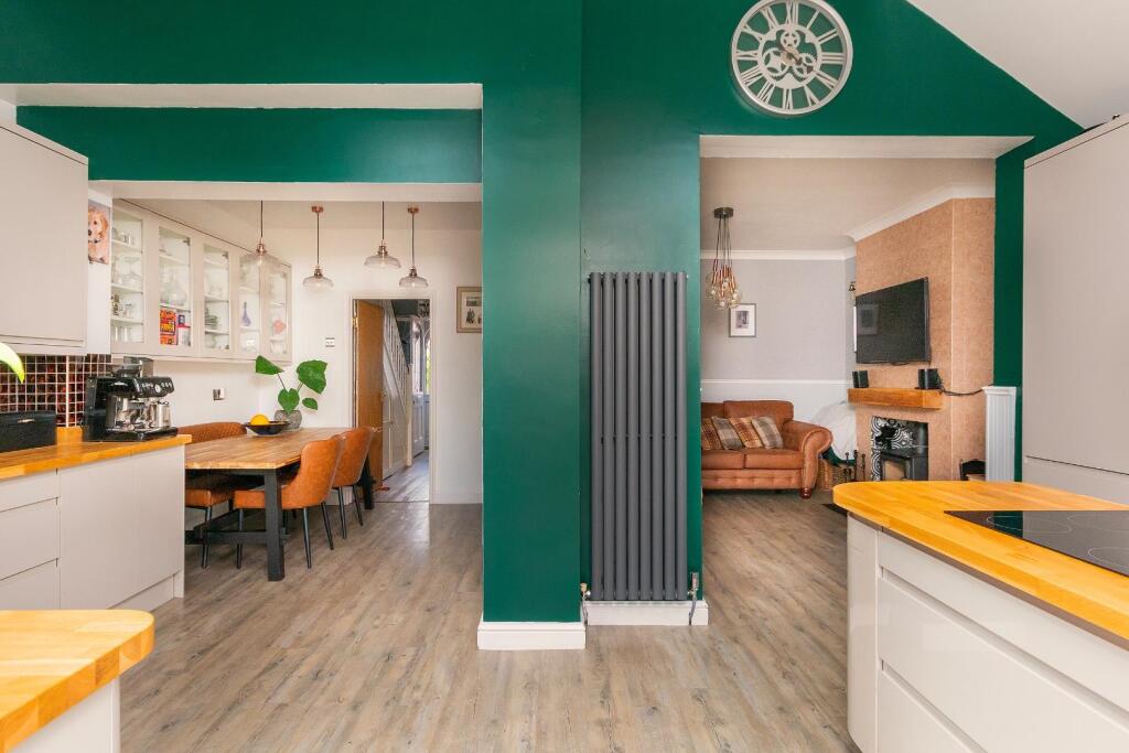2S5RKE - Kitchen A.jpg