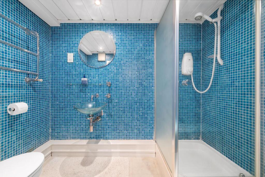 Study ensuite.jpg