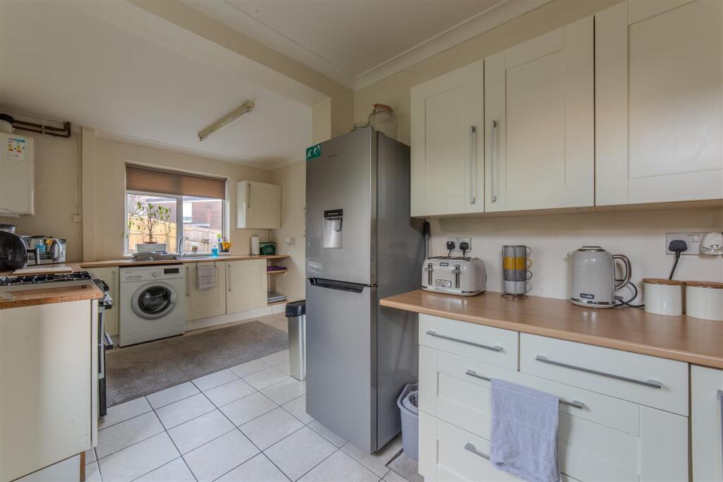 27 Keats Close-16.jpg