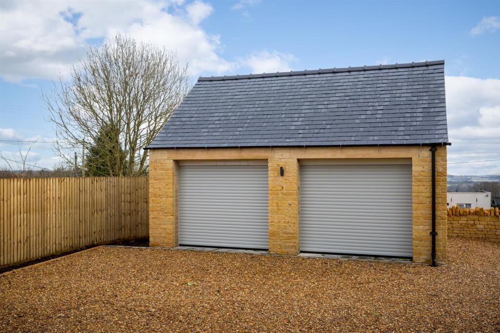 10 - Baddeley House - GL54 4NE - Web.jpg