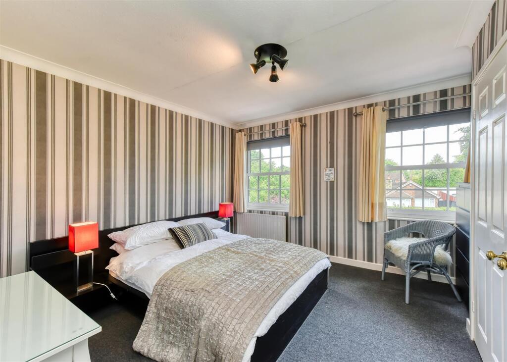 Pine House-bed3.jpg