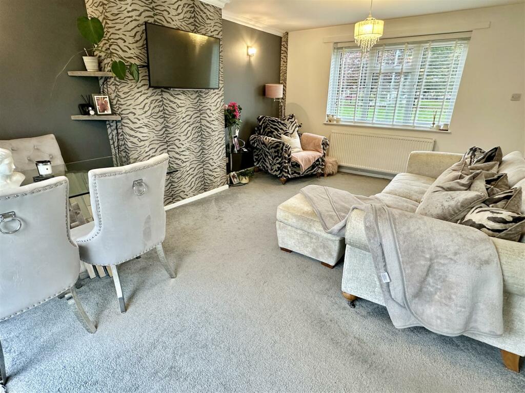 living room/dining