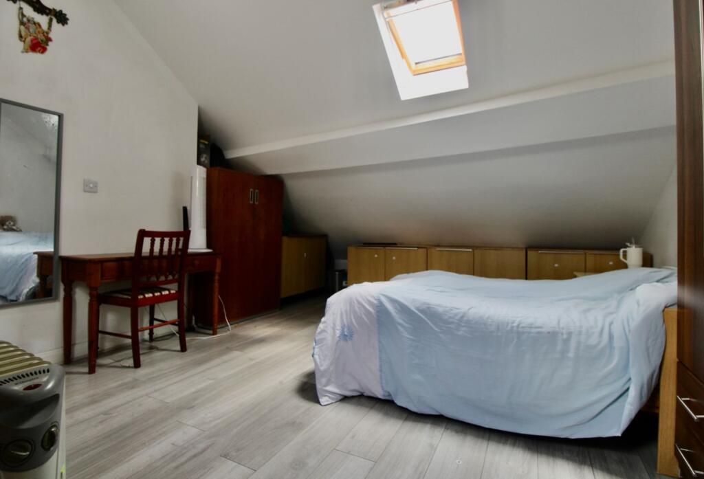Bedroom 4 angle 2