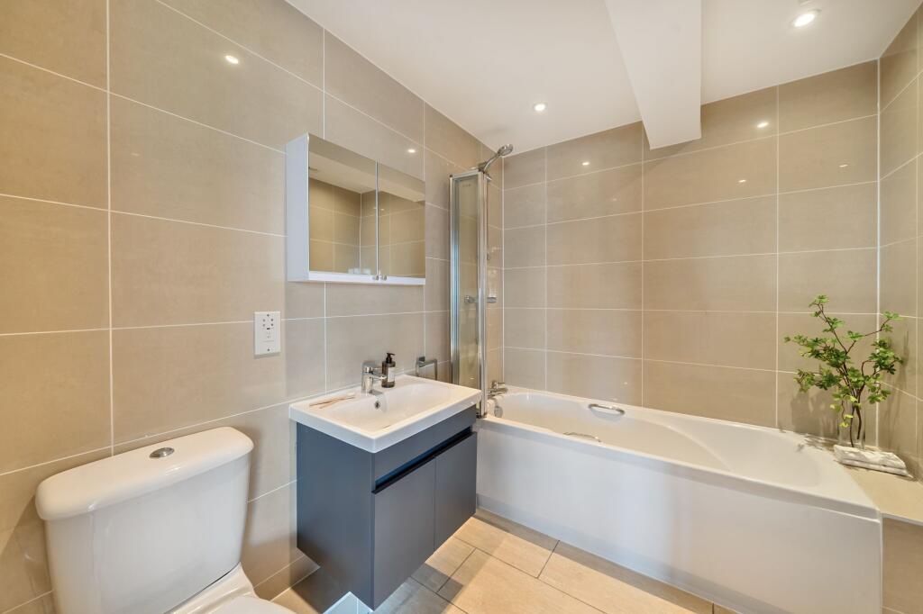 Flat 113 Coles House, 107 -143 Muswell Hill, London, N10 3HS