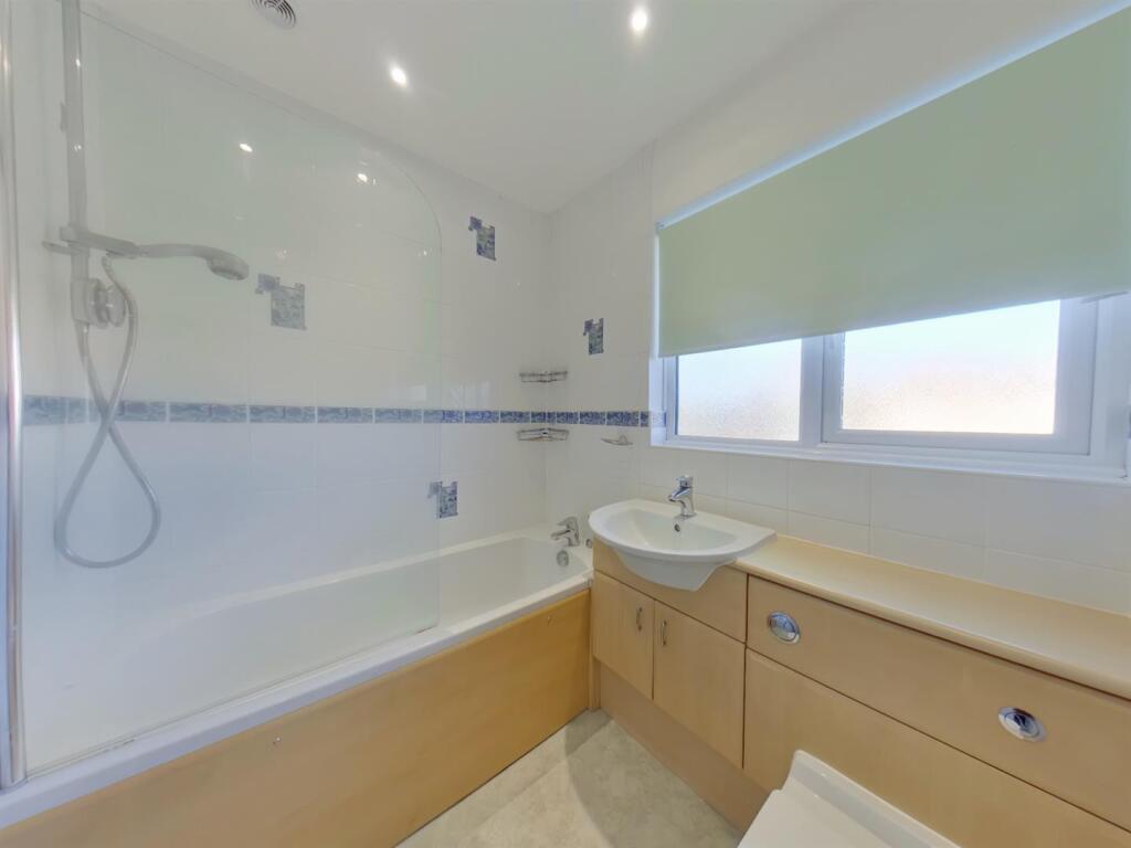 Bathroom (1).jpg