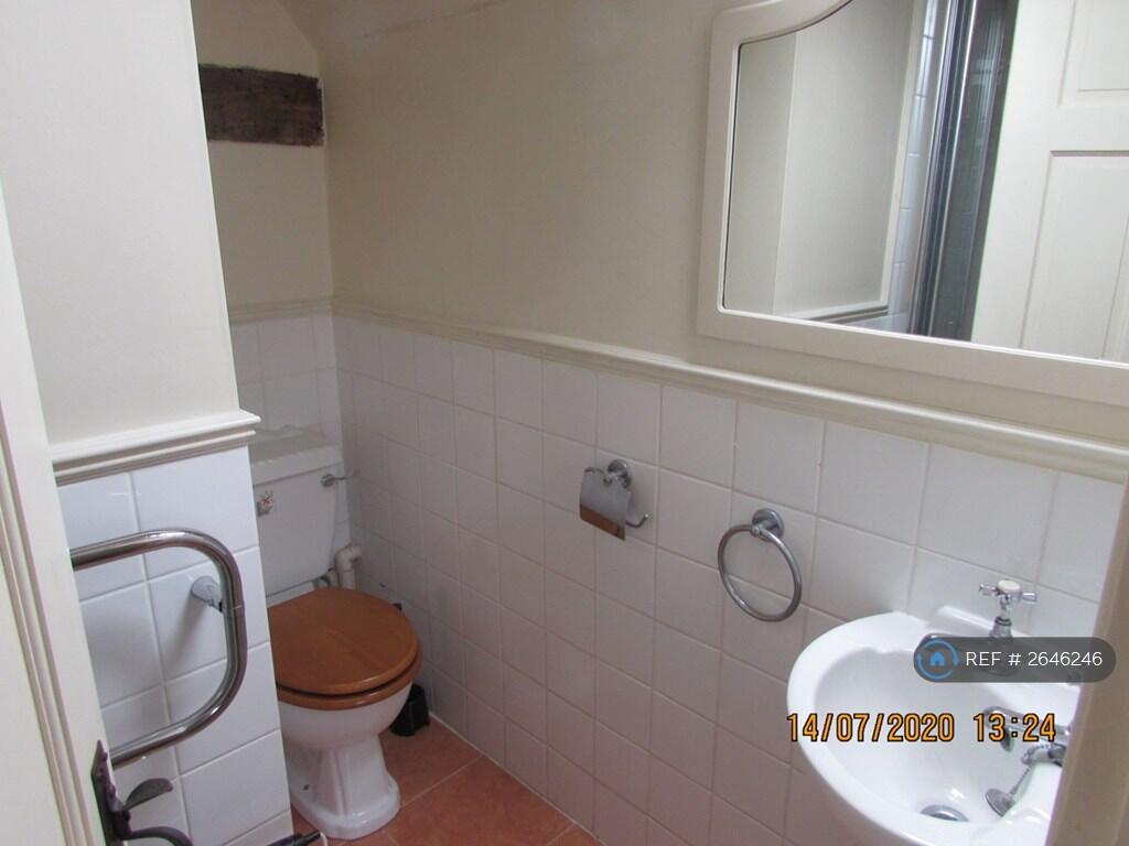 Ensuite Bedroom 2