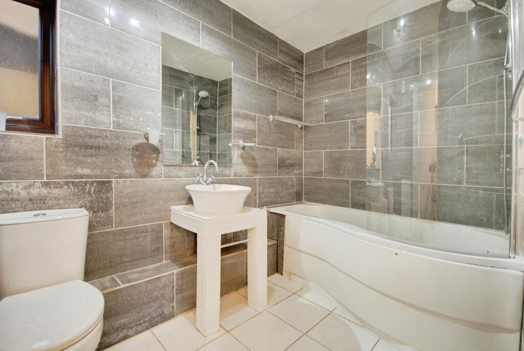 pbox-bathroom-304163.jpg