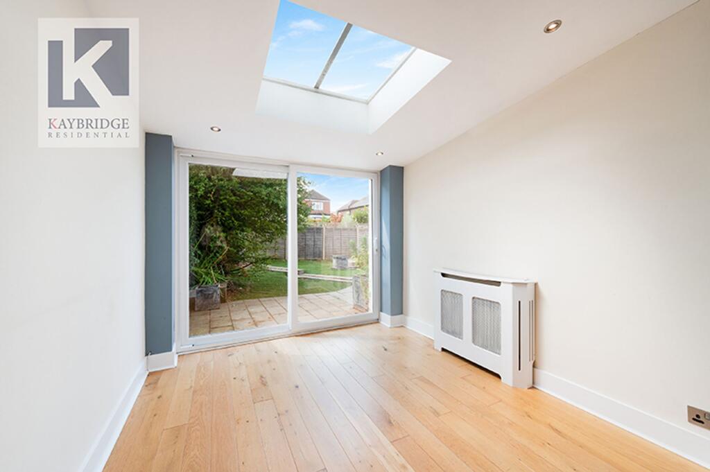 Oaks Avenue, Worcester Park - KT4 8XG