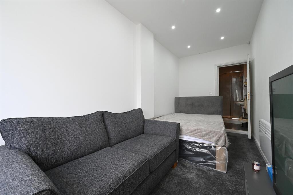 annex bedroom1.JPG