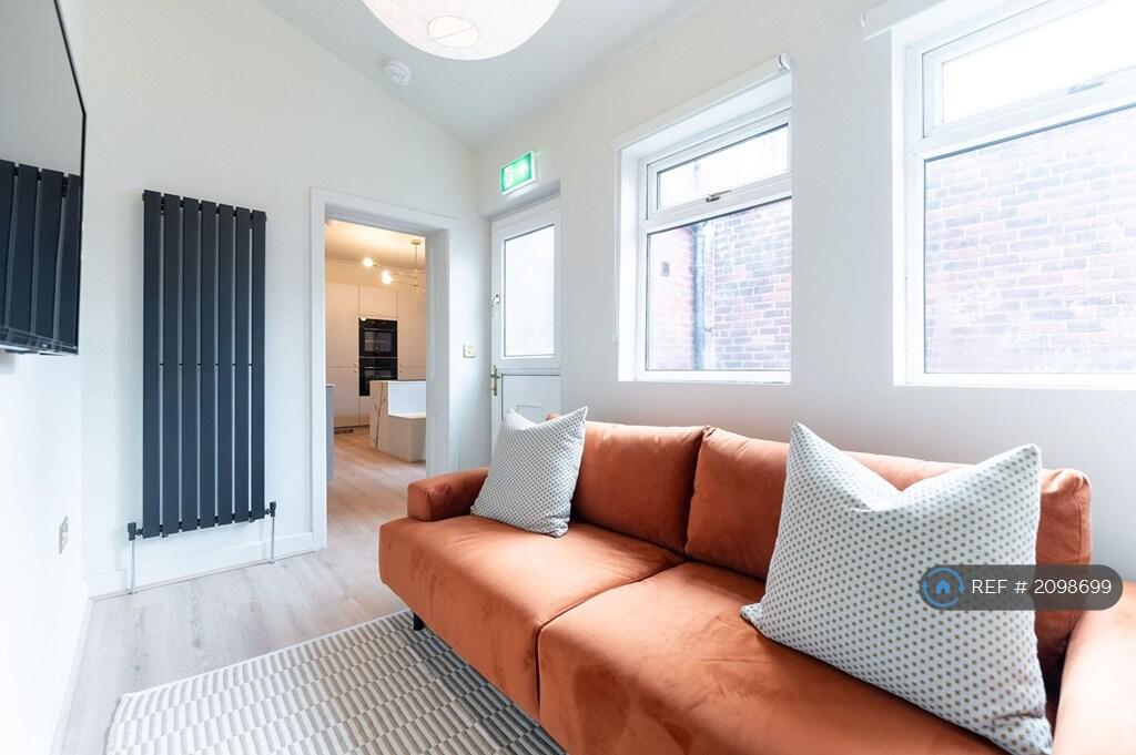 Communal Living Snug