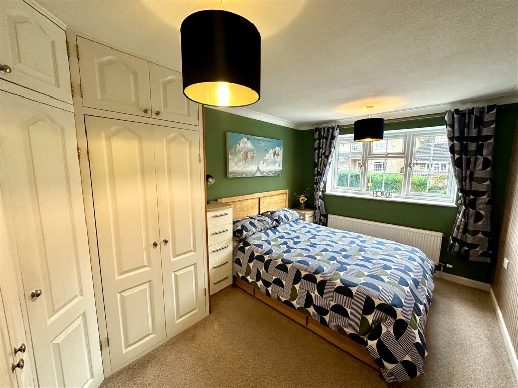 BEDROOM 2