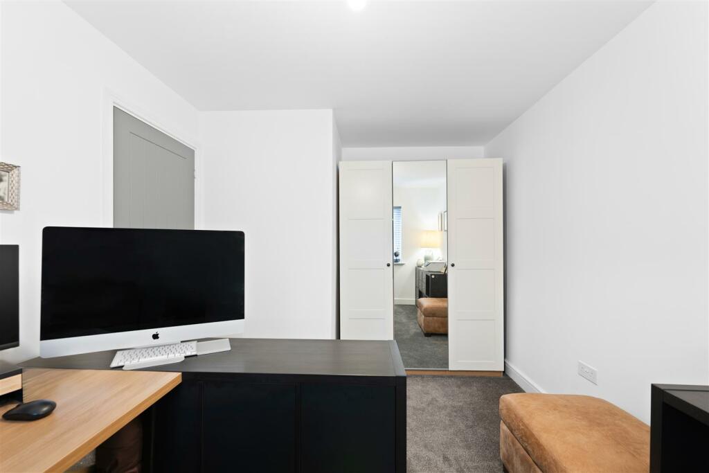 2 Edale Drive-08.jpg