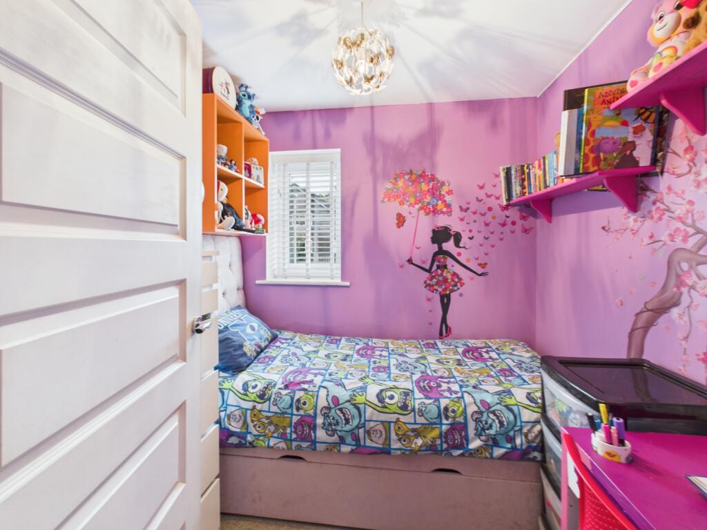 CAM03729G0-PR0130-STILL018