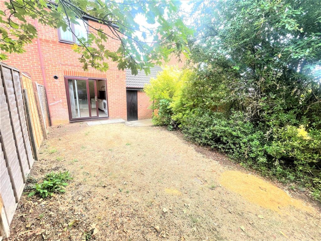 4 Sandringham Rear Garden (2).JPG