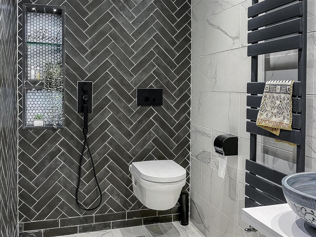 C1 Downstairs Wetroom.jpg