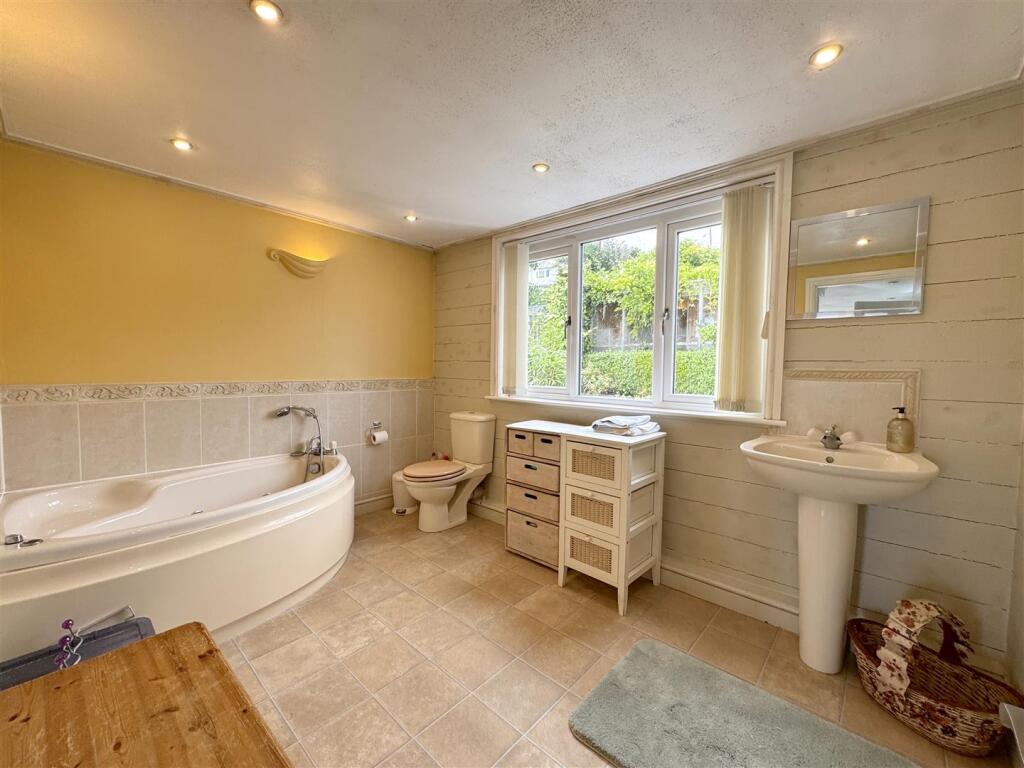 First Floor En-Suite