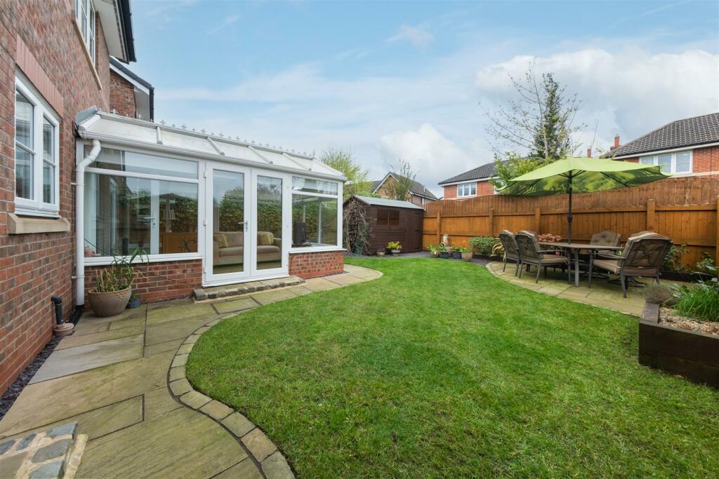 8 Cowmere Close-029.jpg