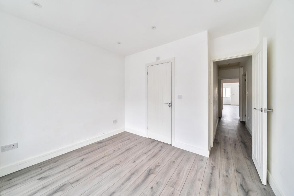 1320647-9-687f5b0...