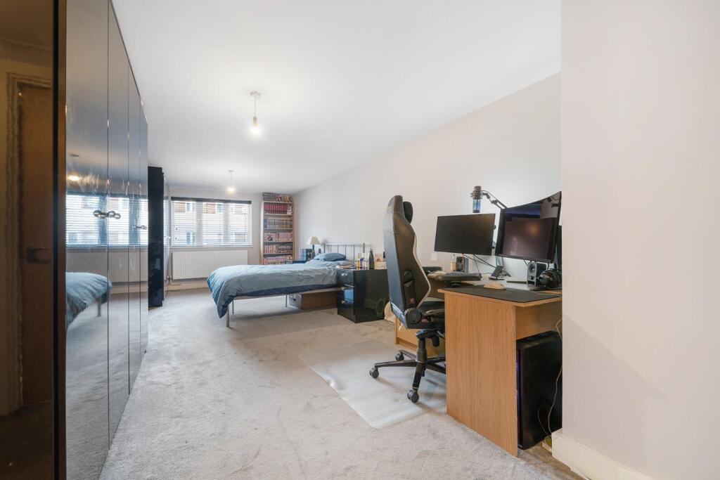 Bedroom 1.jpg