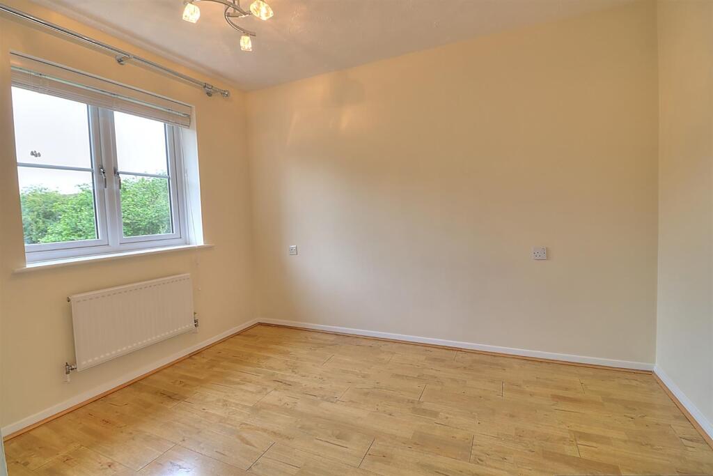 Tolefrey Gardens 18 Bed 2 (Custom).jpg