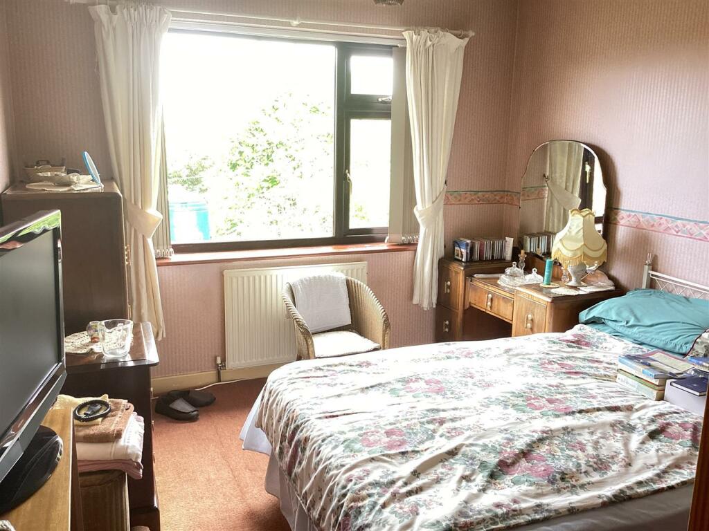 bed 1.jpg
