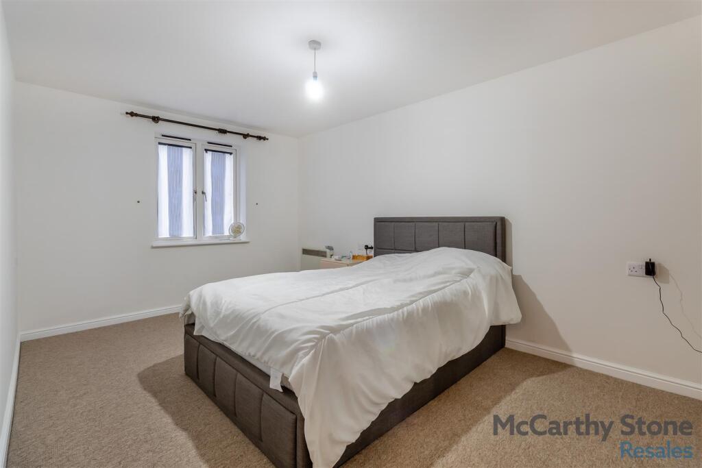 8664096-interior02.jpg