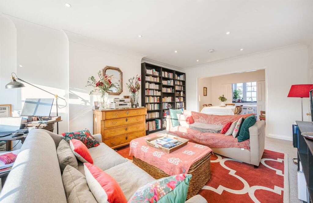 Coleherne Court 190-7-2. Low Res.jpg