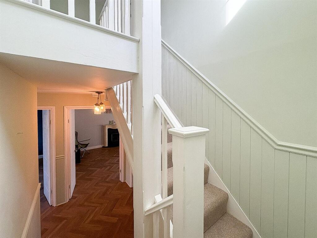 HALLWAY-2.jpg
