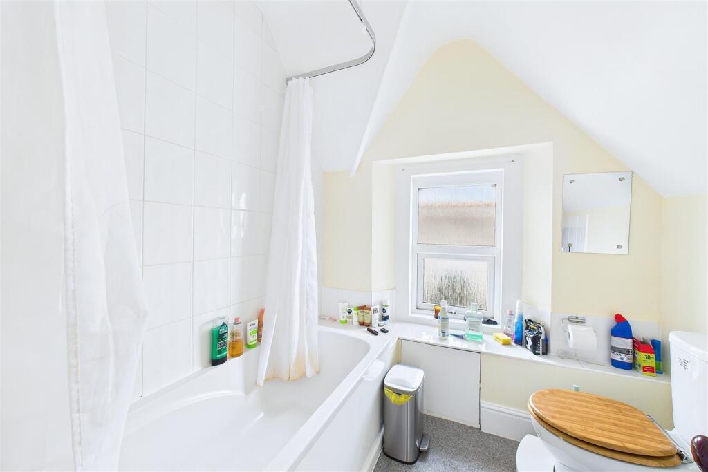 Flat 4 - Bathroom