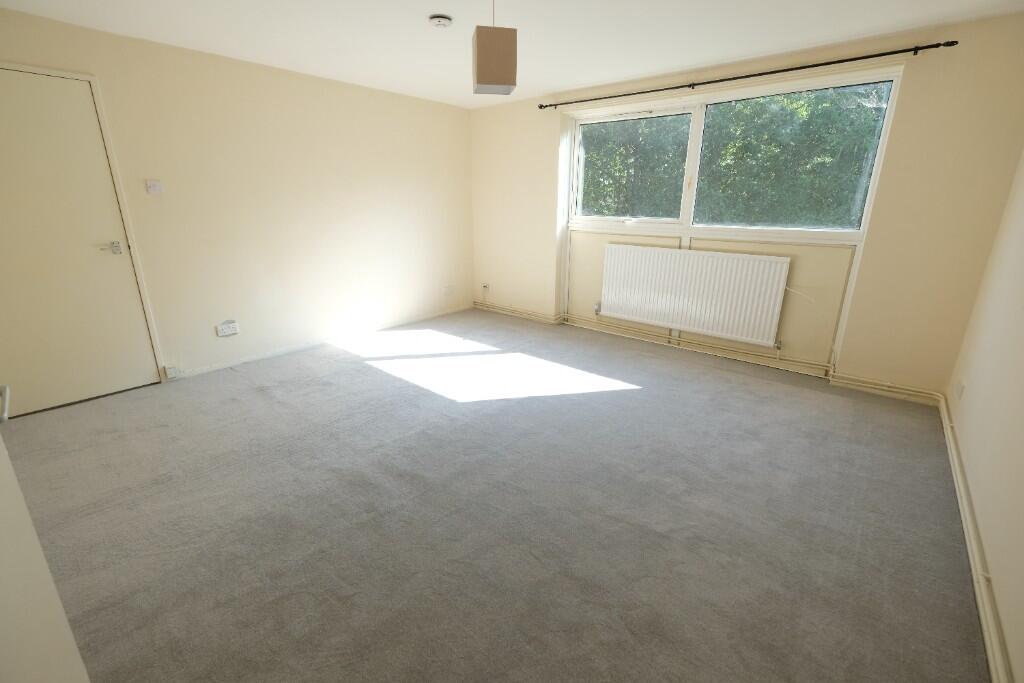 SITTING/DINING ROOM