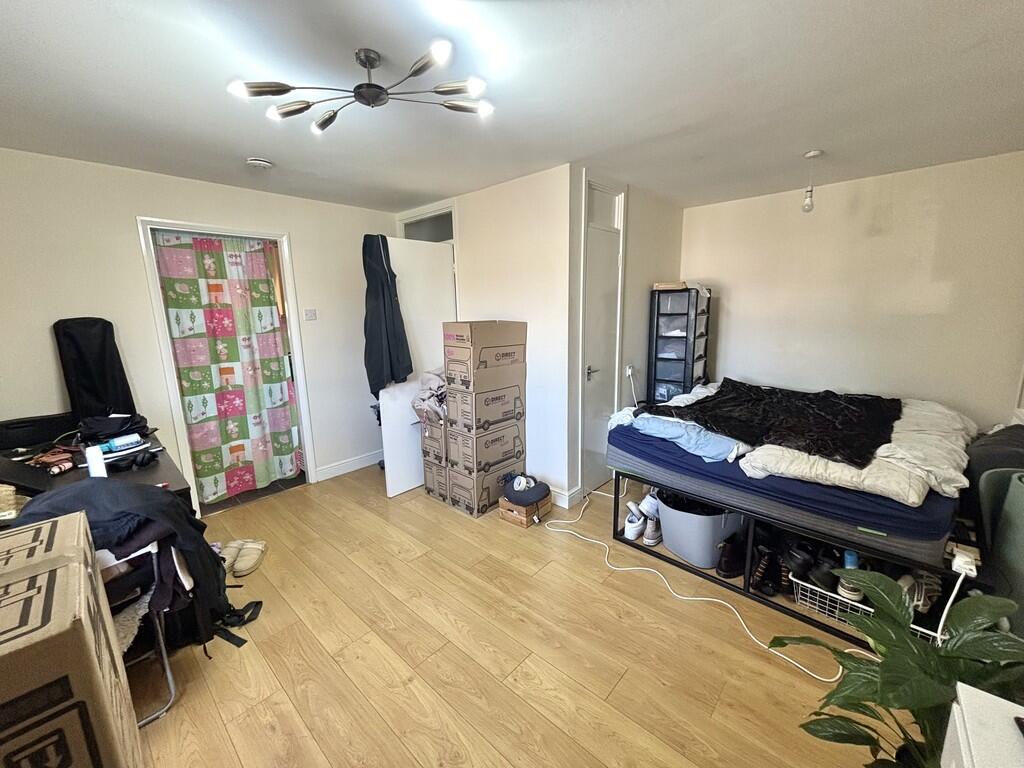 Bedroom/Living ar...