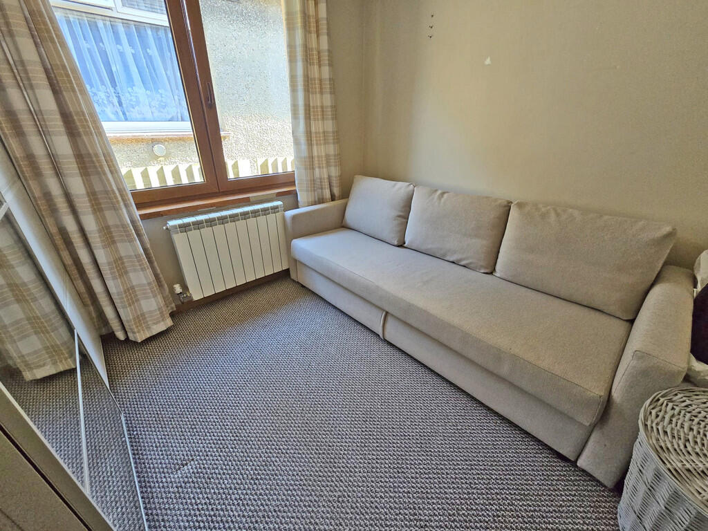 Second bedroom (1...