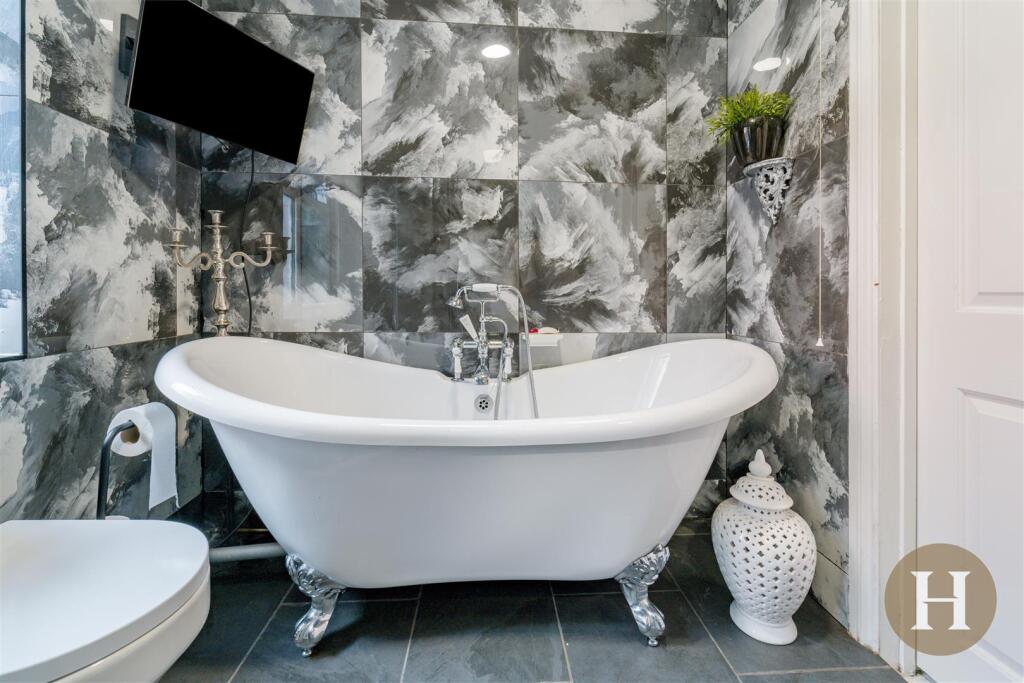 Hadleigh Estate Agents-79.jpg