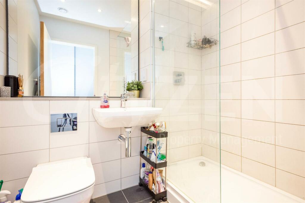 EN SUITE SHOWER ROOM