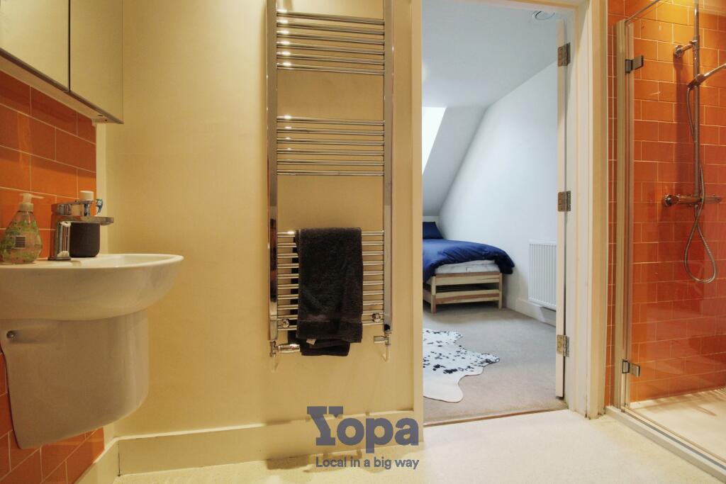 Ensuite Bedroom 2