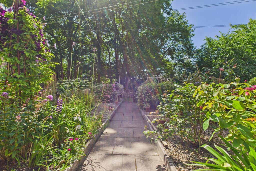 CAM04201G0-PR0098-STILL034