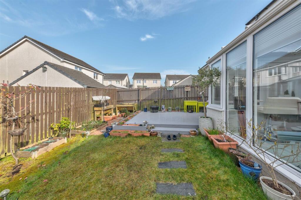 4 McBaith Way Dunfermline-24.JPG