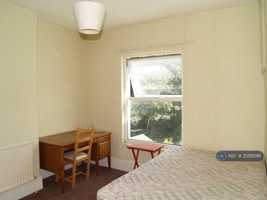 Large Double Bedroom 