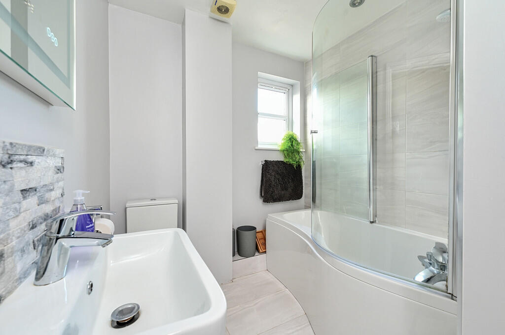 50 Frogmore Rd (1...