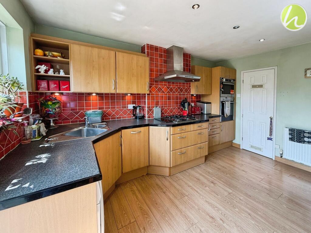 Kitchen/ Dining Room