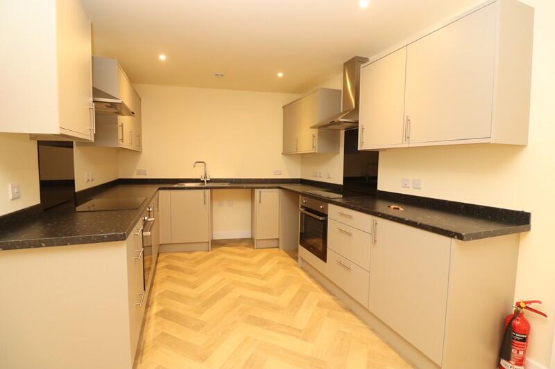 Communal Kitchen &amp; Living Area (2)